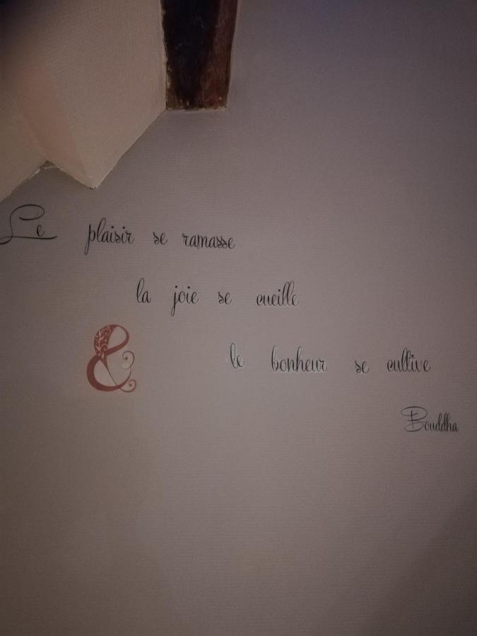 Апартаменты Atelier Des Poemes. Монбельяр Экстерьер фото